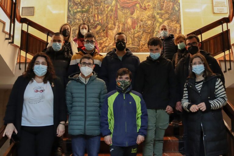 Els alumes de La Panderola visiten l’Ajuntament per conéixer el seu funcionament