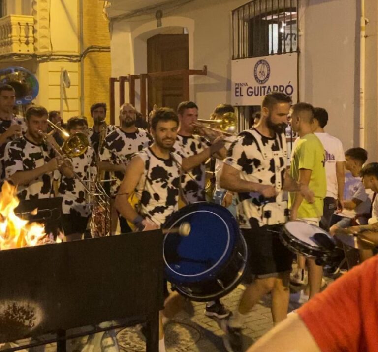 Vila-real plena els carrers de graelles, brasses i molta festa en la celebració de la xulla