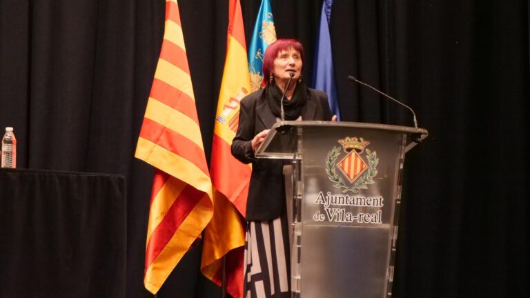 Vila-real impulsa un taller de creació literària amb Teresa Ortells