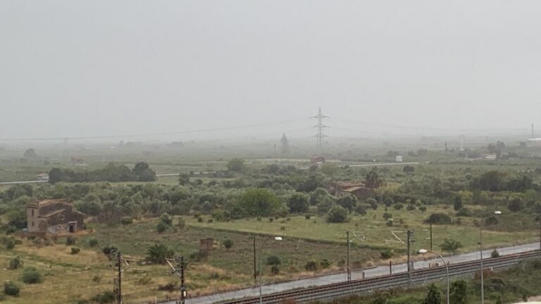 Les pluges deixen més de 130 litres per metre quadrat a Vila-real en les últimes hores