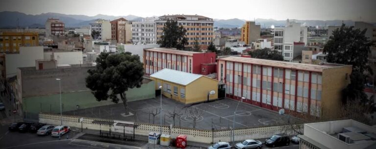 Vila-real garanteix una solució immediata a les tanques del pati del col·legi Concepción Arenal