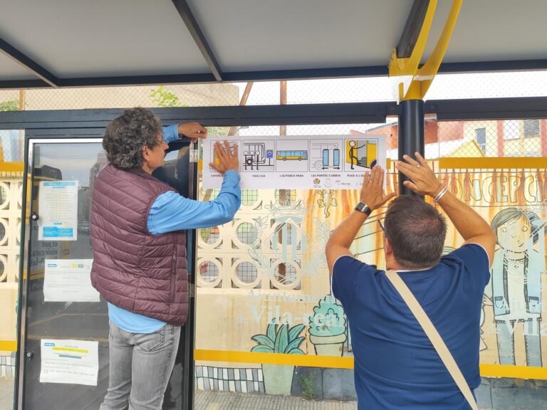 Vila-real reafirma el seu compromís amb una mobilitat inclusiva amb pictogrames al bus Groguet