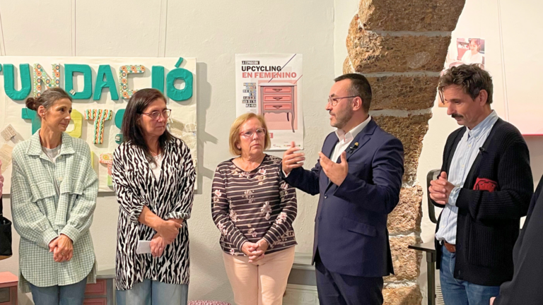 Queda inaugurada en Vila-real l’exposició ‘Upcycling en femení: activa la teua ocupabilitat’