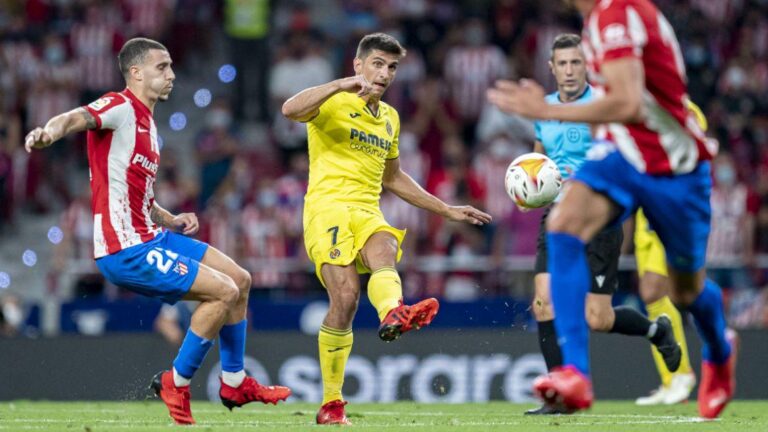 El Villarreal perd dos punts en el minut 96 amb un autogol del central Mandi (2-2) al Metropolitano