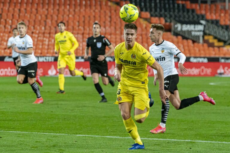 El Villarreal perd el derbi davant el València que tenia guanyat en el minut 86 (2-1)