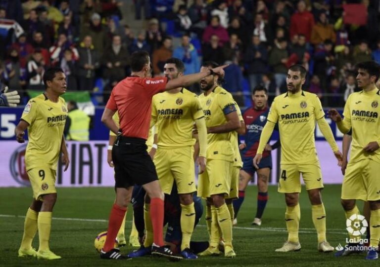El Villarreal es queda amb la mel en els llavis en el camp del Huesca on li han empatat en el minut 94 (2-2)