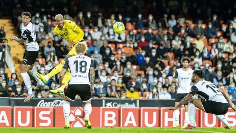 Un Villarreal molt gris cau derrotat pel València a Mestalla (2-0)