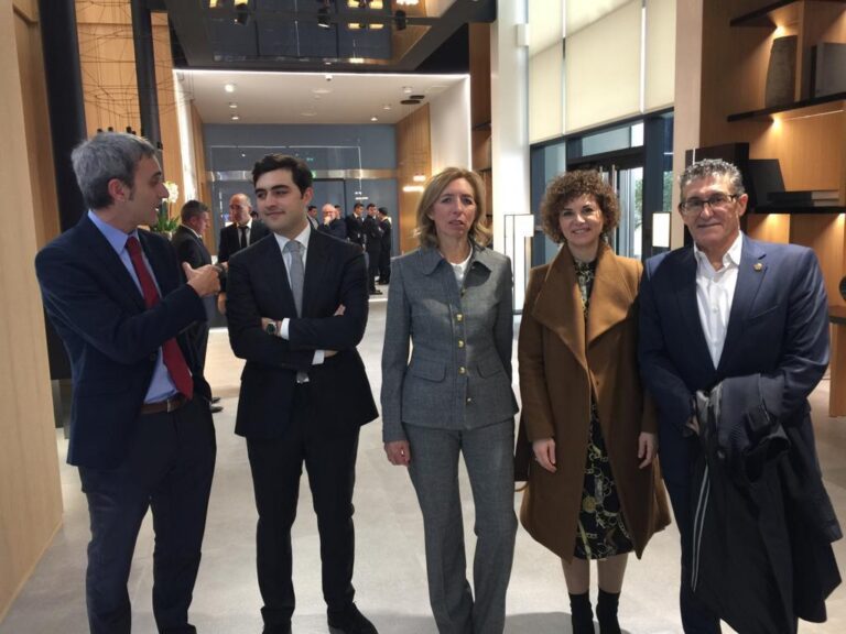 María Dolores Parra visita la XXVI Mostra Internacional d'Arquitectura Global de Porcelanosa 