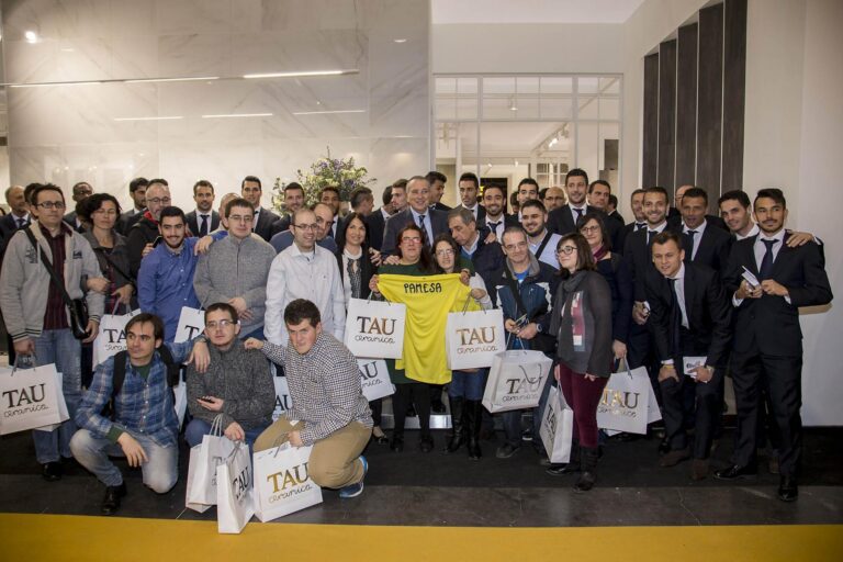 La primera plantilla del Villarreal visita la Fira Ceràmica Cevisama