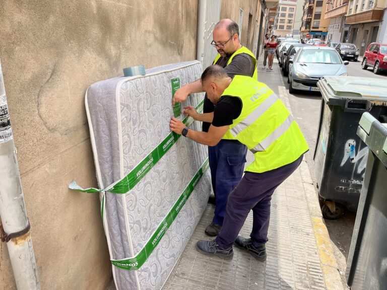 Serveis Públics recorda a les penyes que disposen d’un servei gratuït de recollida de voluminosos