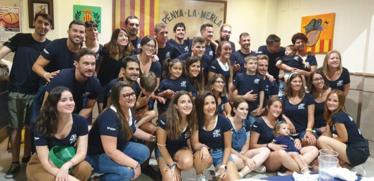 La Merla celebra un sopar pel 40 aniversari i obsequia als fills i néts dels seus membres