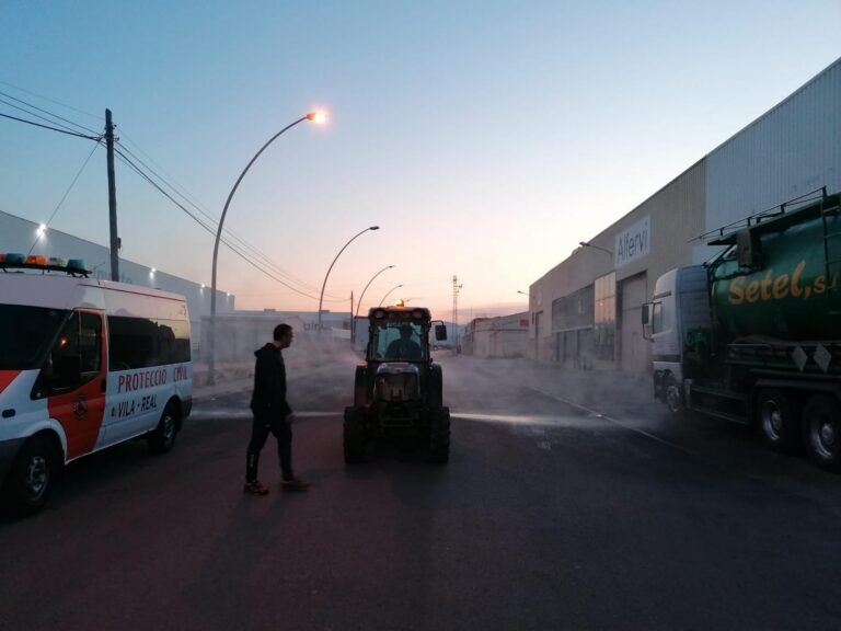 El sector agrícola desinfecta 31 quilòmetres de vies i carrers en el seu primer cap de setmana de voluntariat