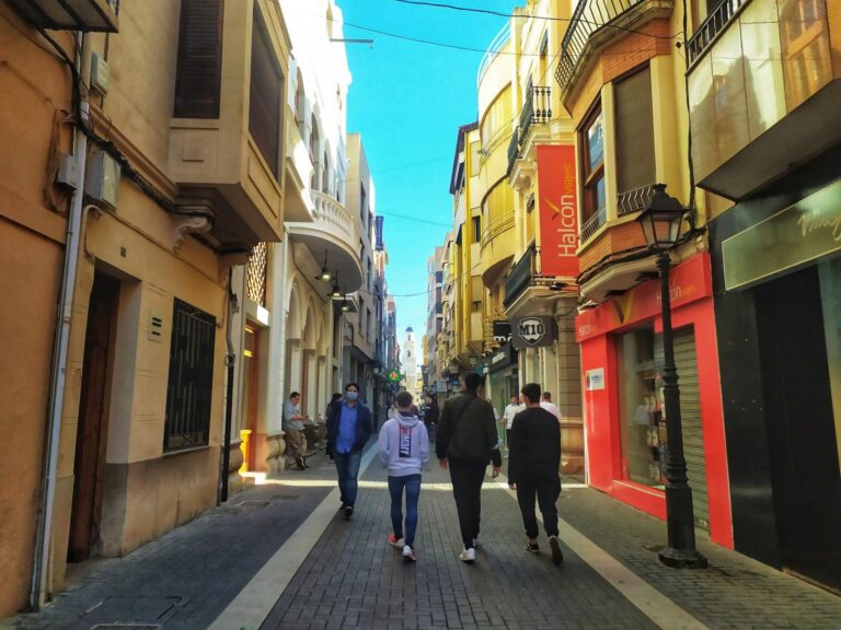 L’Ajuntament prepara el canvi de enllumenat al centre de la ciutat responent a la reivindicació dels comerços de la zona