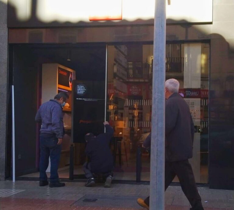 La tenda ‘Orange’ de Vila-real pateix un robatori de matinada