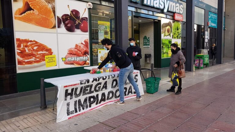 Estudiants de Vila-real arrepleguen aliments en suport a les treballadores de neteja