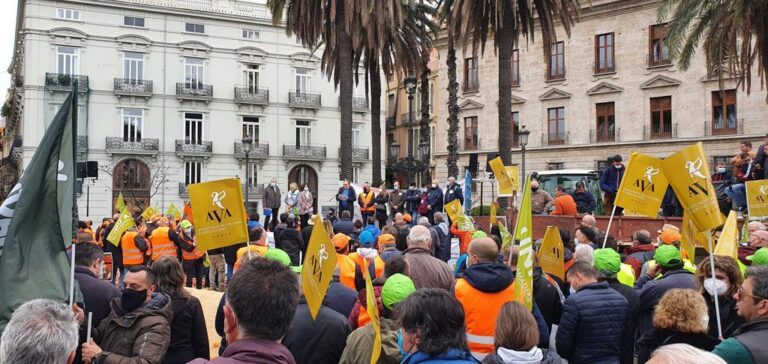 8.000 agricultors col·lapsen València reclamant solucions per al sector