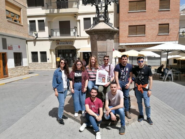 Joves de Compromís van acudir a l' homenatge per l’assessinat de Guillem Agulló