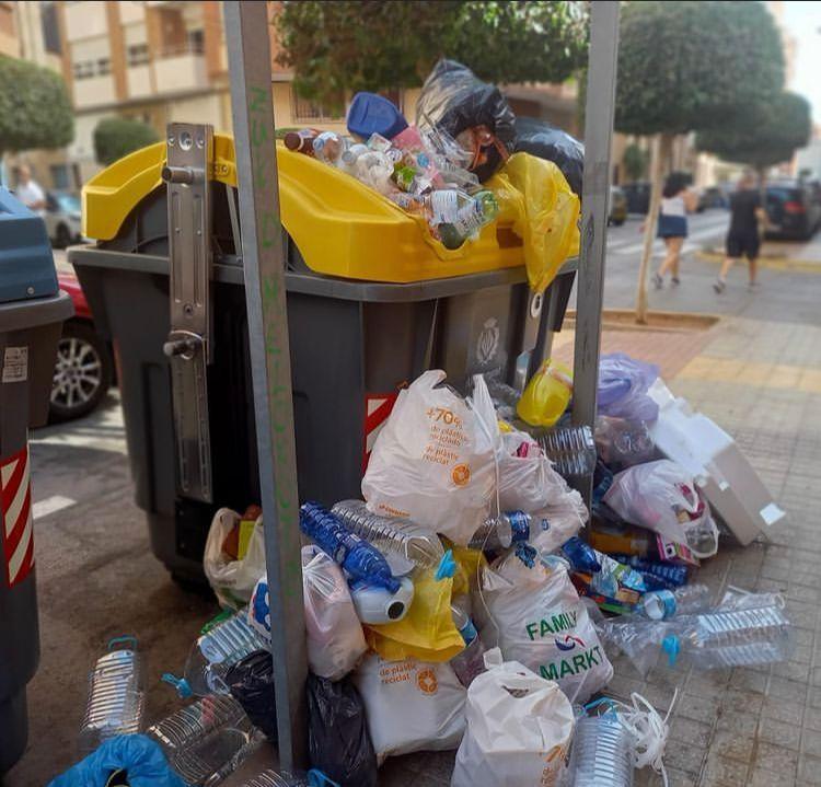 Malestar entre els veïns amb la nova empresa de recollida de residus