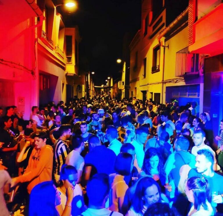 Les penyes i l'hostaleria local s'uneixen a l'Ajuntament en l'organització de concerts i discomóvils