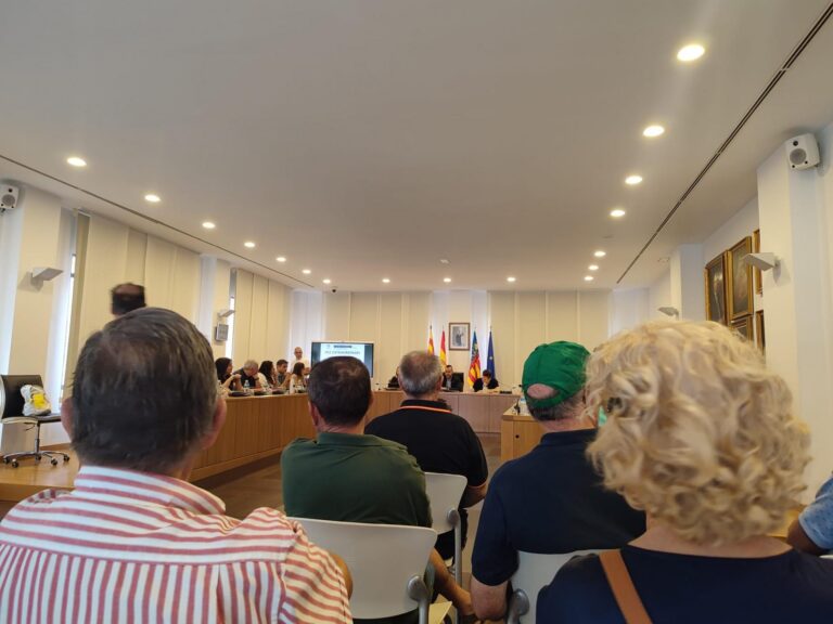 El Ple aprova una moció en suport al parany i demanarà l’autorització de les proves de la cistella malla