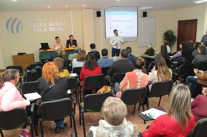 Més de 50 comerciants locals acudeixen a la Fundació Caixa Rural per a conèixer el funcionament d'e-commerce