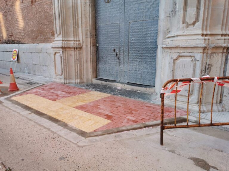 Serveis Públics millora l'accessibilitat en l'església Arxiprestral