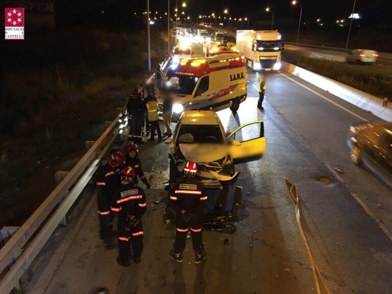 Un accident de tràfic a la CV-10 a l'altura de Vila-real implica a dos turismes sense ferits