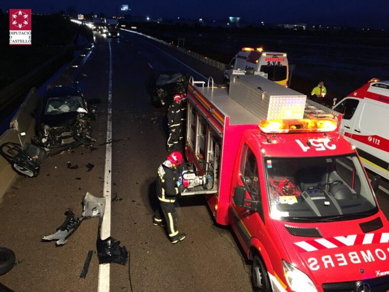 Matí accidentat a Vila-real amb un accident de trànsit en la N-340 i un atrapat rescatat al Barranc de Ràtils