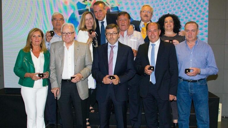 El Villarreal rendeix homenatge als seus abonats més antics