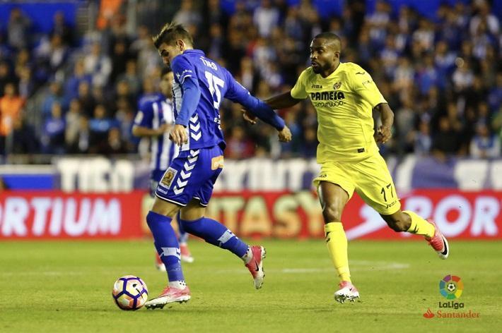 El Villarreal naufraga en Mendizorroza enfront de l’Alavés (2-1)