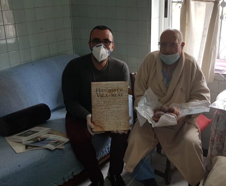 L'Ajuntament reparteix 500 publicacions culturals locals en reconeixement a la ciutadania en la crisi