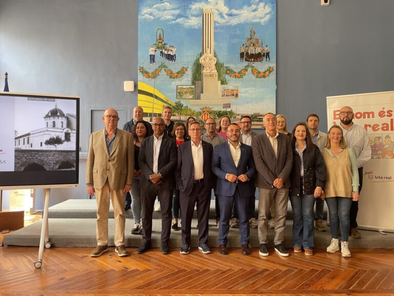 Vila-real enalteix la seua identitat amb la revista Font i una obra artística al Gran Casino