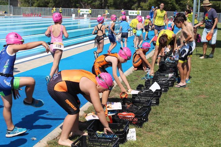 El Termet acull el 2n Aquatló escolar amb la participació de 300 xiquets i xiquetes