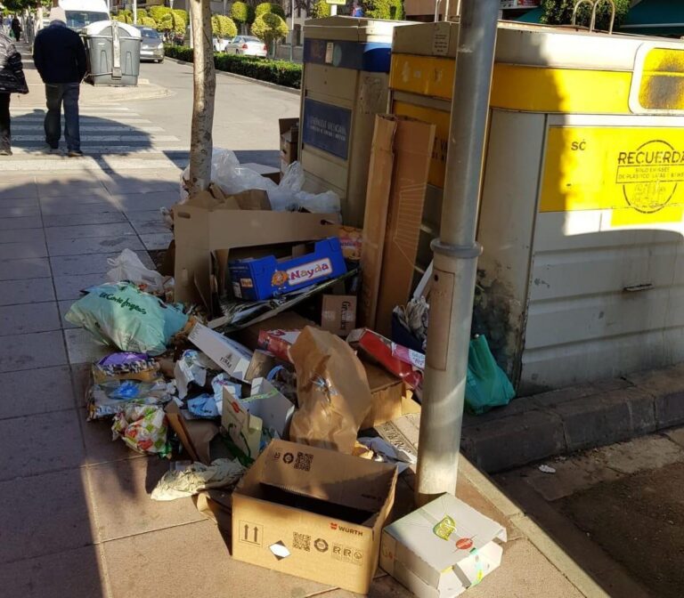 Ciutadans critica que la brutícia ompli la via pública sense cap solució 