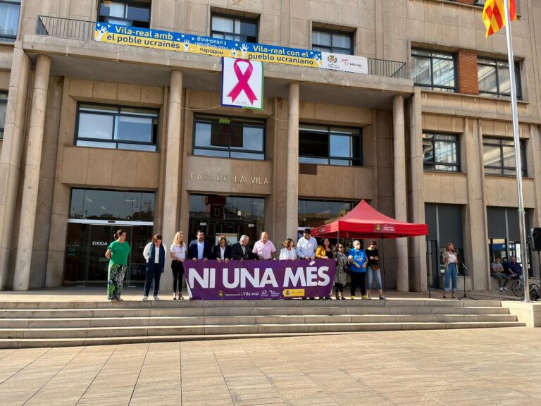 Vila-real guarda un minut de silenci per l’assassinat masclista a Alcoi