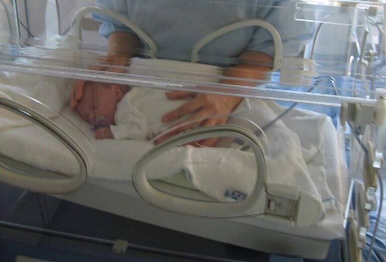 L’Hospital La Plana millora l’atenció neonatal amb un sistema de reanimació portàtil