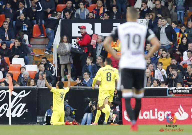 El Villarreal assalta Mestalla per tercera temporada consecutiva gràcies a un solitari gol de Carlos Bacca (0-1)
