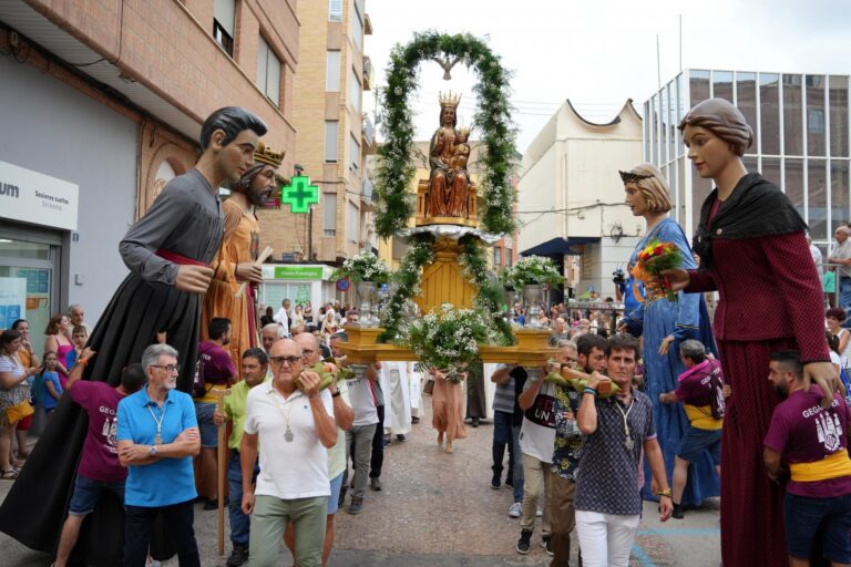 Centenars de vila-realencs acompanyen a la Mare de Déu de Gràcia en aquest inici de festes