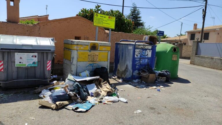 Veïns de Vila-real es queixen de la brutícia en un dels ‘punts nets’ de la ciutat