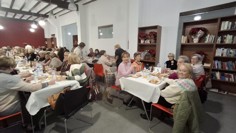 L’Associació d’Ames de Casa de Vila-real celebra el tradicional berenar de Nadal