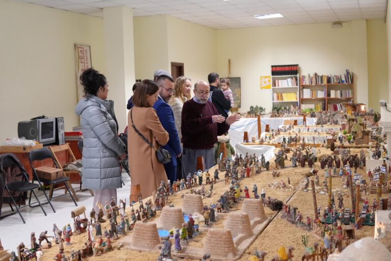 Vila-real inaugura el Betlem del Casal Jaume I creat per Toni Royo i Manuel Carceller