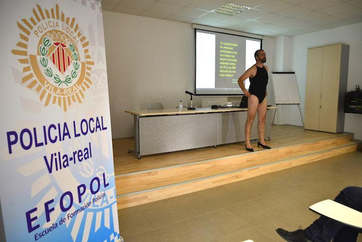 La prefectura de la Policia Local ha acollit aquesta vesprada el curs 'Bienhumorados' 