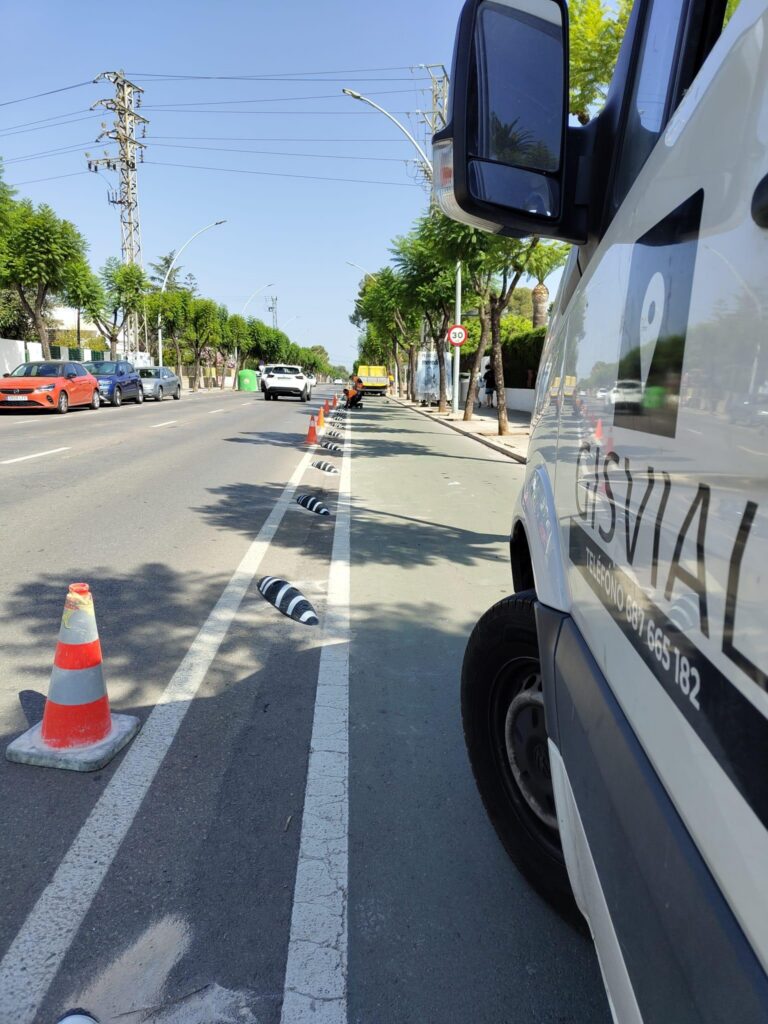 Vila-real invertix 34.000 euros en modernitzar els bol·lards del carril bici