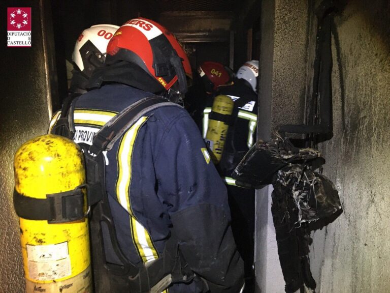 Atesos una mare i els seus dos fills menuts després d'un incendi en una vivenda del carrer Exèrcit