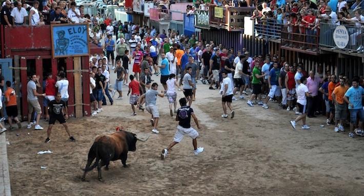Segueix en l’UCI del General el veí de Vila-real ferit en cinc ocasions pel bou el dissabte