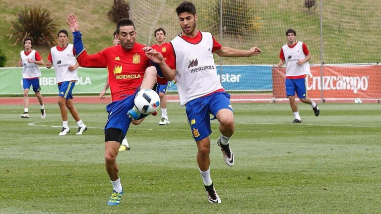 Bruno Soriano, entre els 23 seleccionts d’Espanya per a l’Eurocopa de França