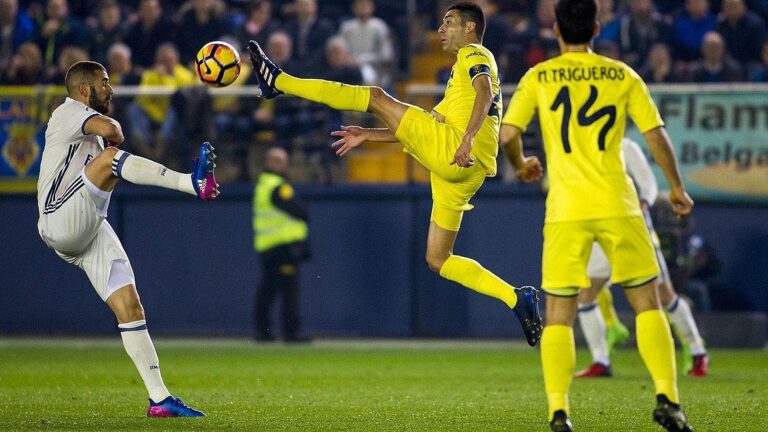 Les decisions arbitrals i les lesions priven al Villarreal d'emportar-se un bon resultat enfront del líder (2-3)