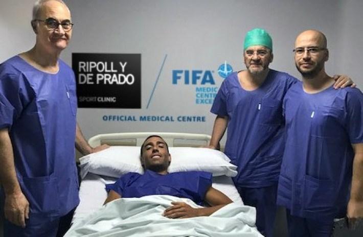 Soriano, operat en el Centre d'Excel·lència FIFA Ripoll i de Prado Quirón Murcia