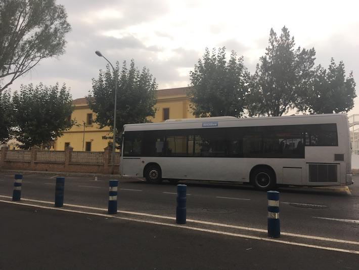 Cs insisteix en informar als usuaris del transport urbà dels horaris i rutes en les parades de bus