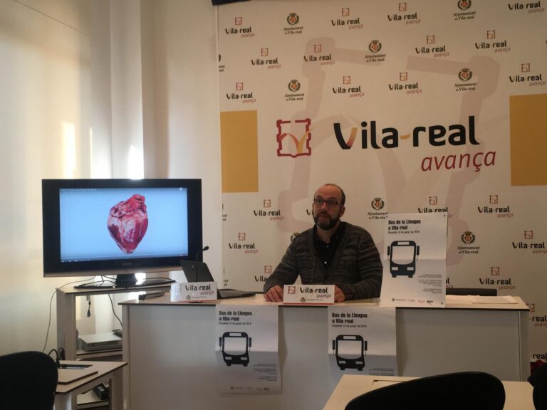El Bus de la Llengua s’instal·la a la BUC del 10 al 14 de gener amb tallers i activitats per a promoure el valencià